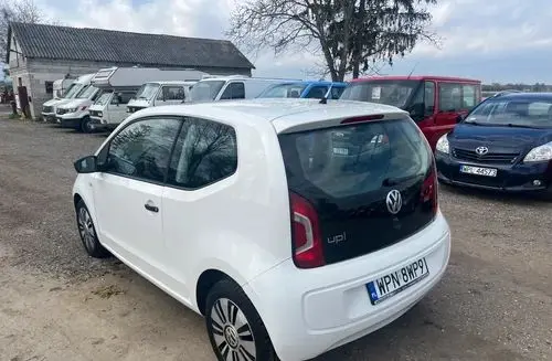 VOLKSWAGEN Up! 