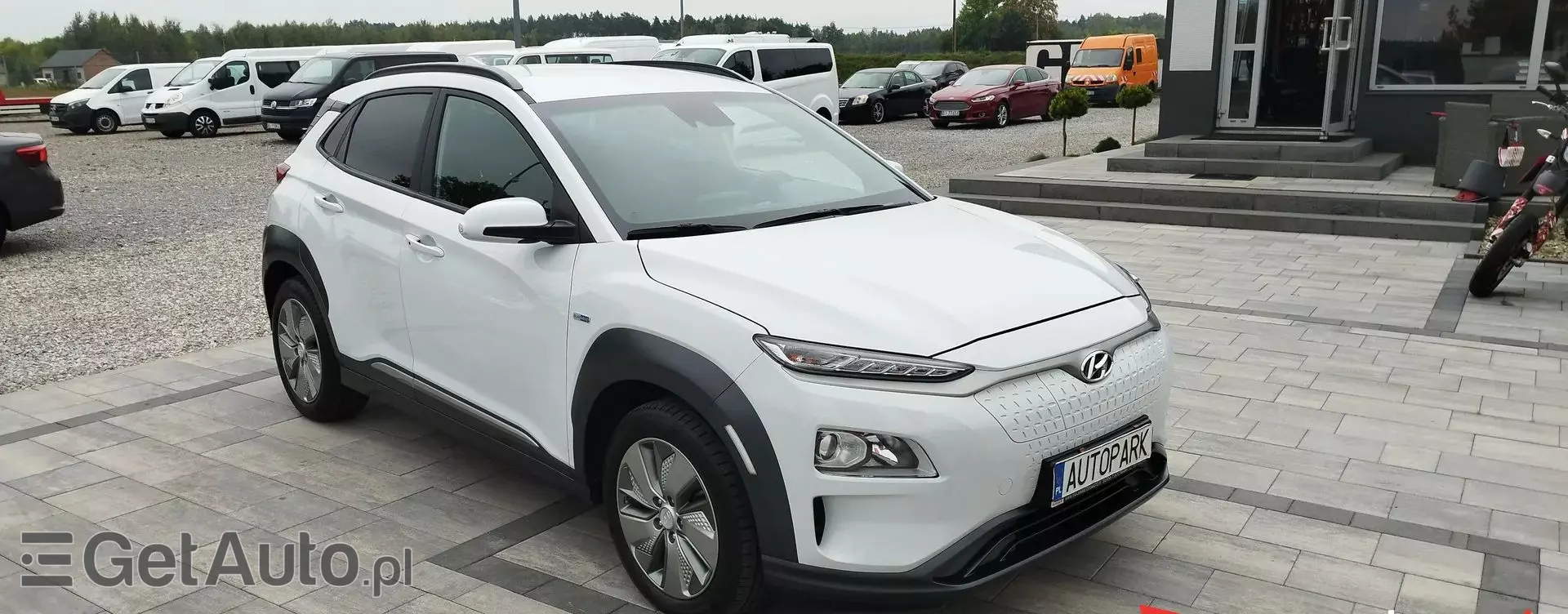 HYUNDAI Kona 39.2 kWh Standard-range (136 KM) Electric