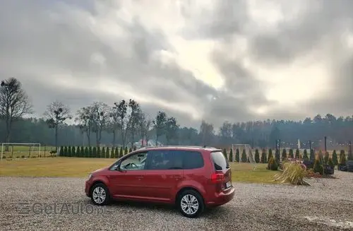 VOLKSWAGEN Touran 