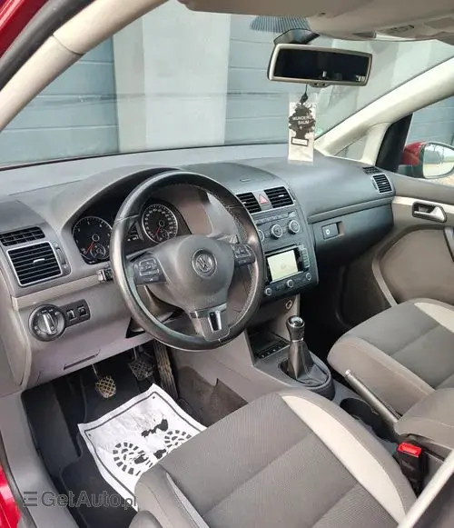 VOLKSWAGEN Touran 