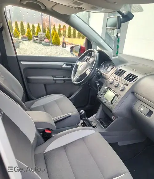 VOLKSWAGEN Touran 