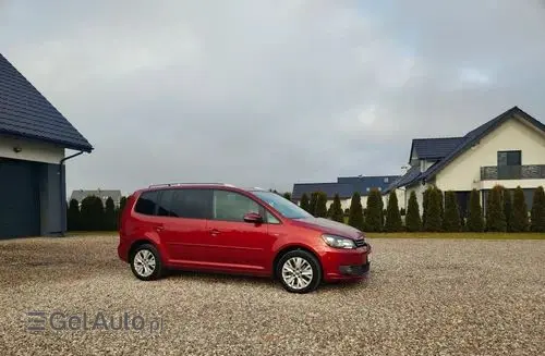 VOLKSWAGEN Touran 