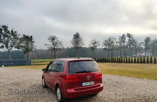 VOLKSWAGEN Touran 