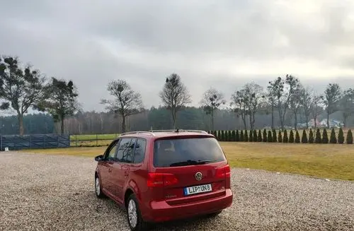 VOLKSWAGEN Touran 