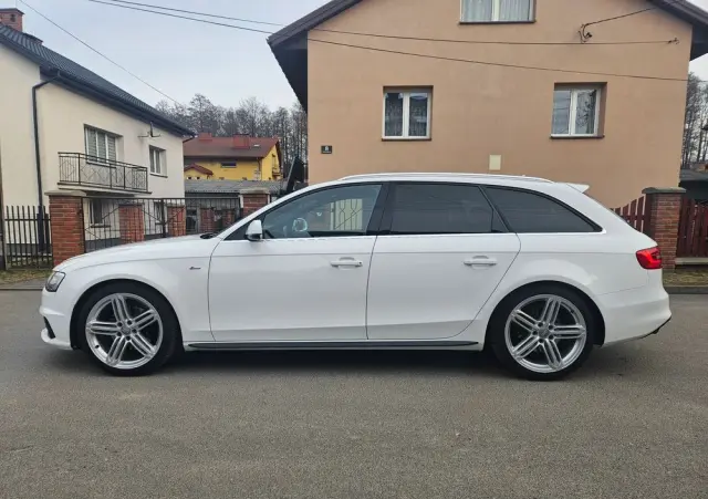 AUDI A4 Avant 2.0 TDI DPF clean diesel multitronic S line Sportpaket