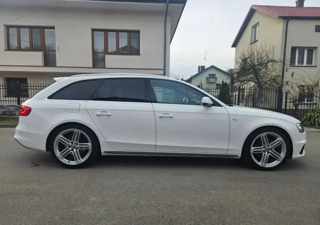 AUDI A4 Avant 2.0 TDI DPF clean diesel multitronic S line Sportpaket