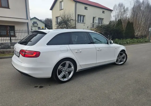 AUDI A4 Avant 2.0 TDI DPF clean diesel multitronic S line Sportpaket