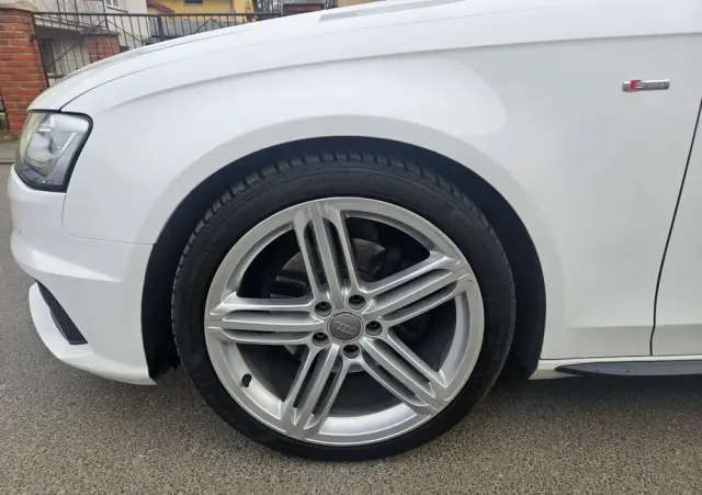 AUDI A4 Avant 2.0 TDI DPF clean diesel multitronic S line Sportpaket