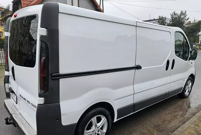 OPEL Vivaro 
