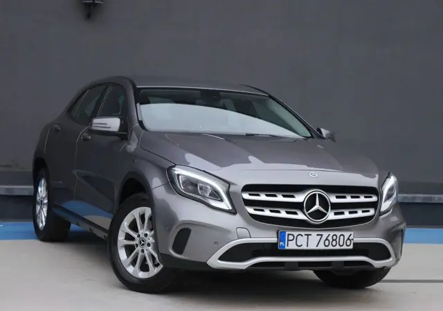 MERCEDES-BENZ GLA 180 7G-DCT