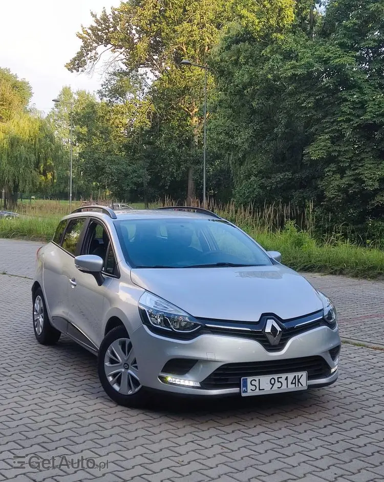 RENAULT Clio 1.2 16V Confort Privilege