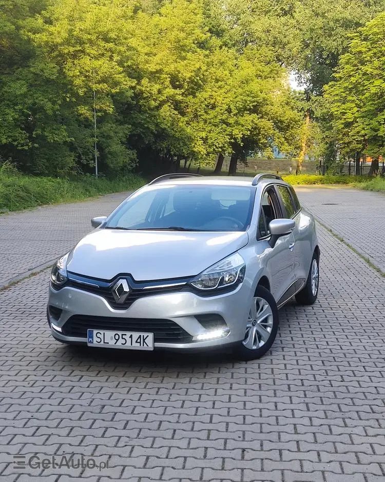 RENAULT Clio 1.2 16V Confort Privilege