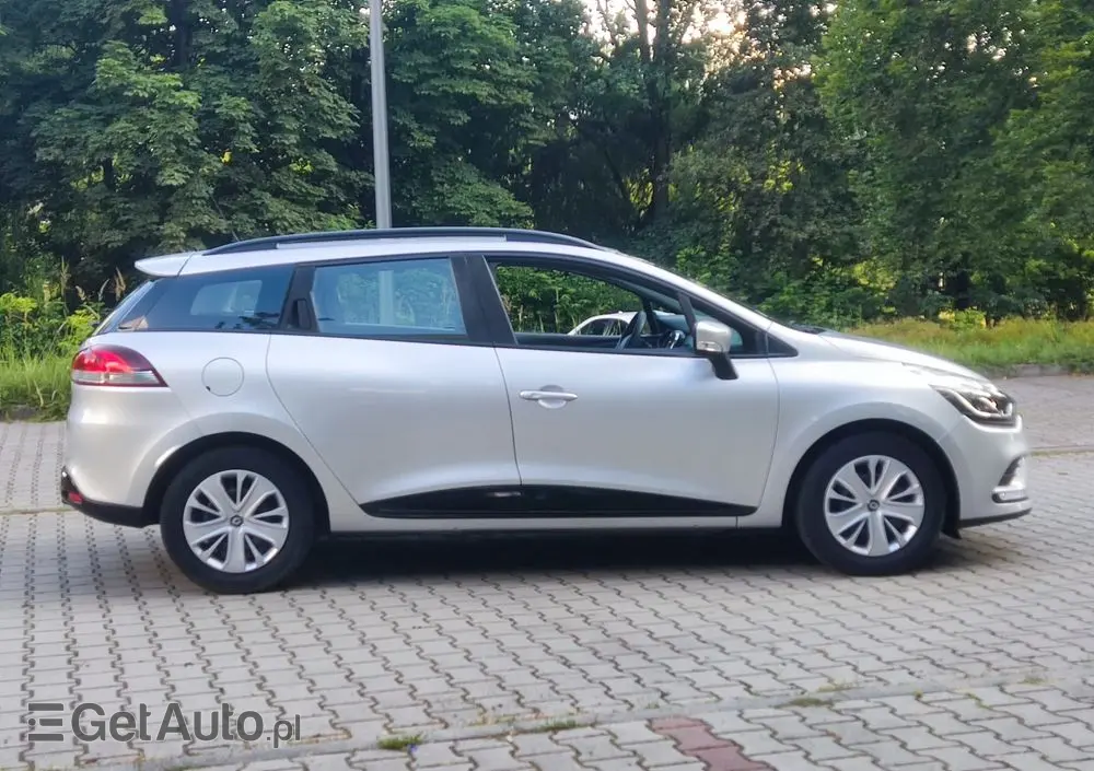 RENAULT Clio 1.2 16V Confort Privilege
