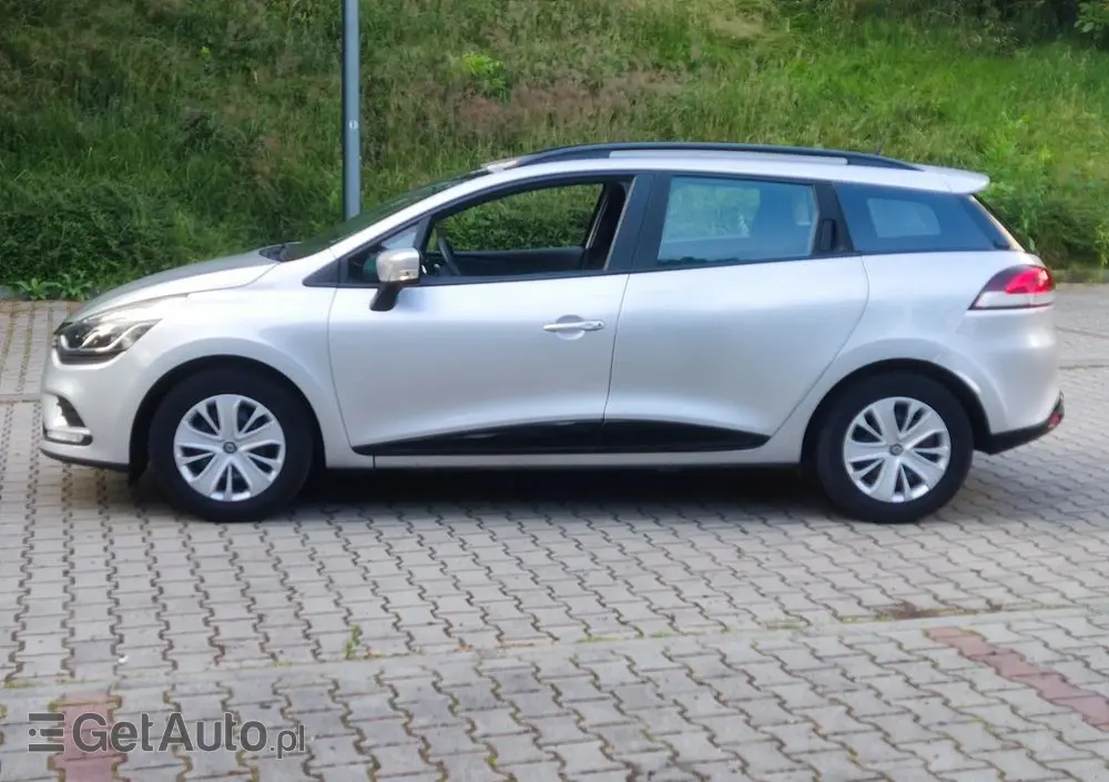 RENAULT Clio 1.2 16V Confort Privilege