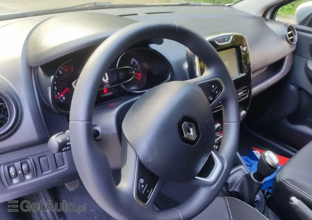 RENAULT Clio 1.2 16V Confort Privilege