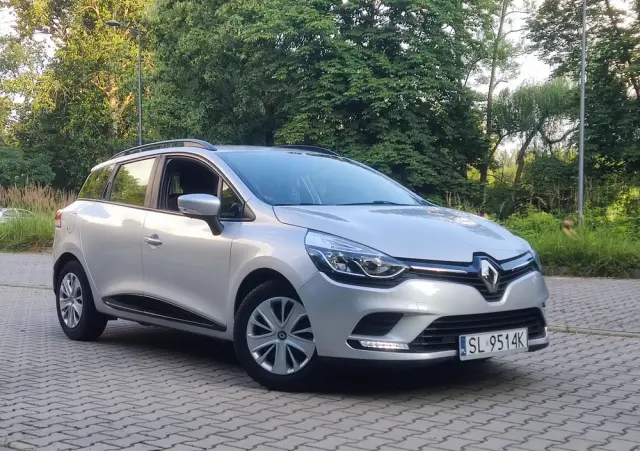 RENAULT Clio 1.2 16V Confort Privilege