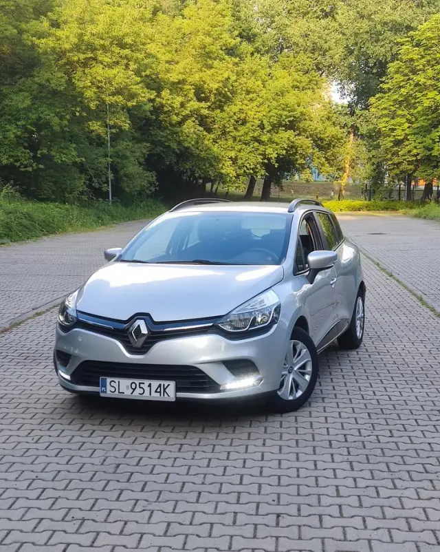 RENAULT Clio 1.2 16V Confort Privilege