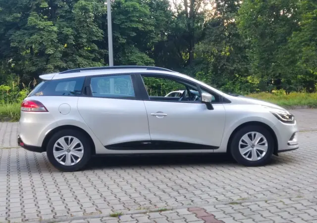RENAULT Clio 1.2 16V Confort Privilege