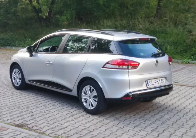 RENAULT Clio 1.2 16V Confort Privilege