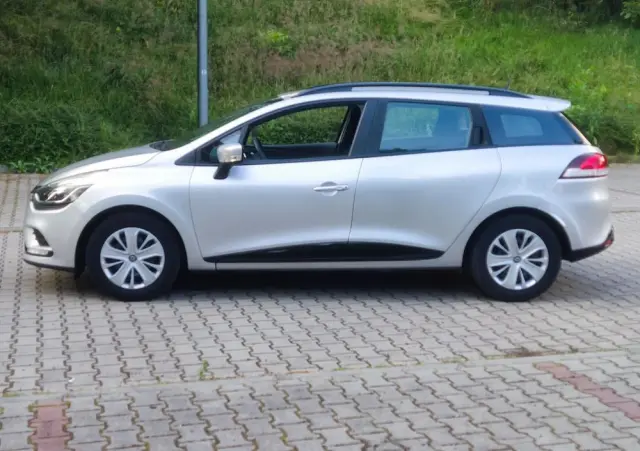RENAULT Clio 1.2 16V Confort Privilege