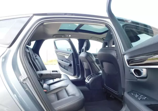 VOLVO S90 T5 Geartronic Momentum