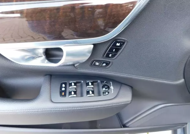 VOLVO S90 T5 Geartronic Momentum