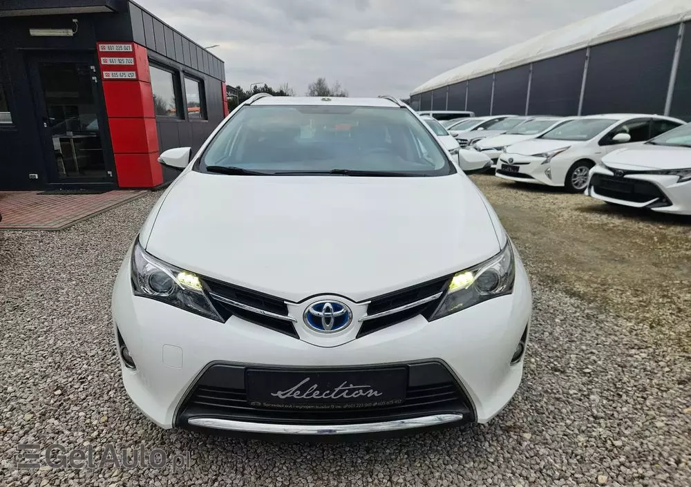 TOYOTA Auris Hybrid 135 Prestige