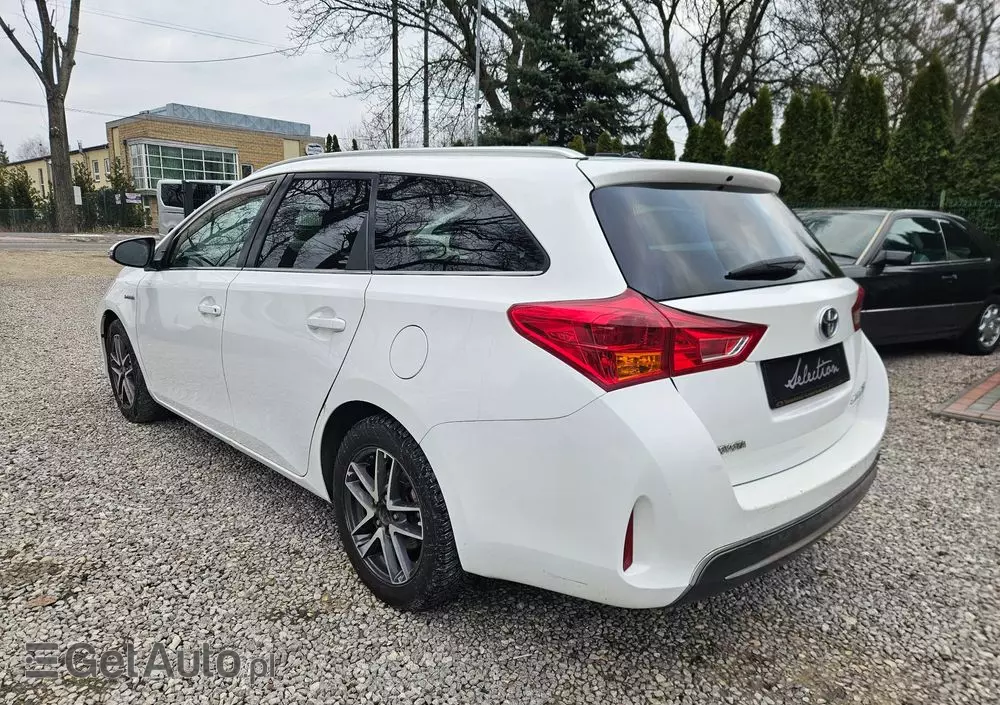 TOYOTA Auris Hybrid 135 Prestige