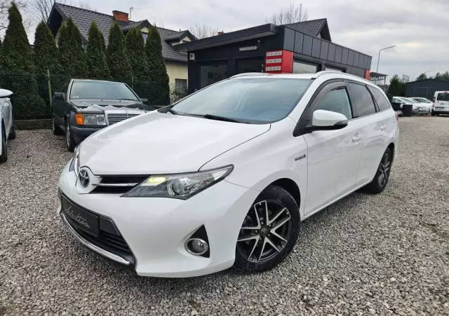 TOYOTA Auris Hybrid 135 Prestige
