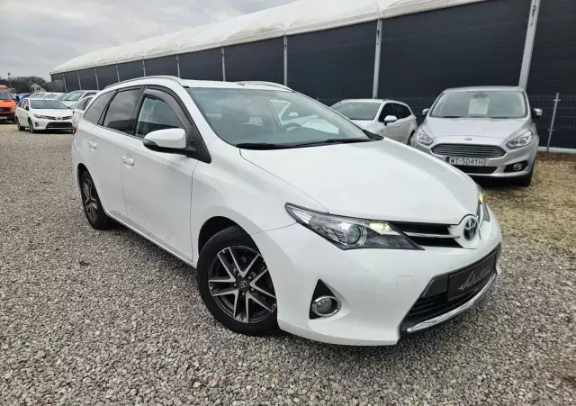 TOYOTA Auris Hybrid 135 Prestige