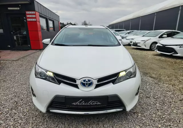 TOYOTA Auris Hybrid 135 Prestige