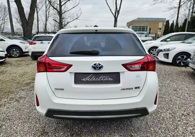 TOYOTA Auris Hybrid 135 Prestige