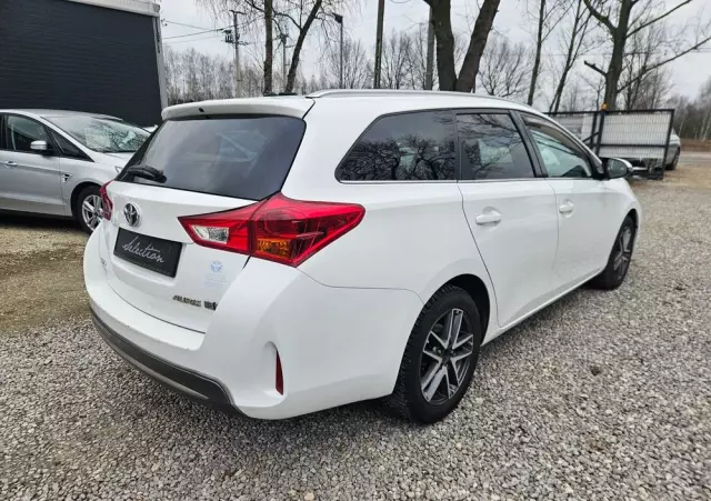 TOYOTA Auris Hybrid 135 Prestige