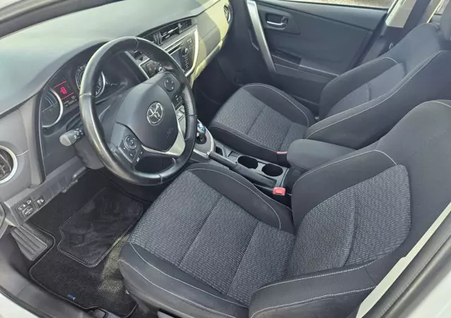 TOYOTA Auris Hybrid 135 Prestige