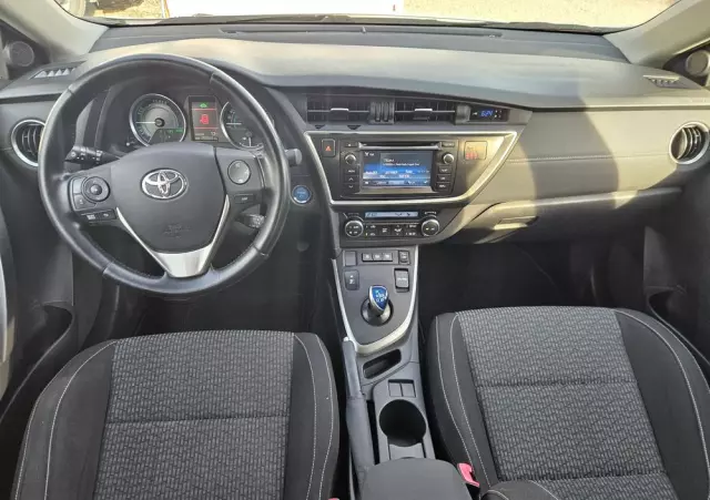 TOYOTA Auris Hybrid 135 Prestige