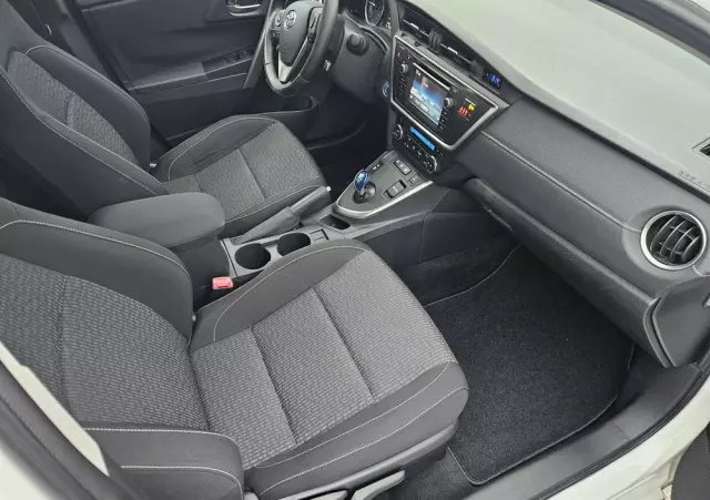 TOYOTA Auris Hybrid 135 Prestige