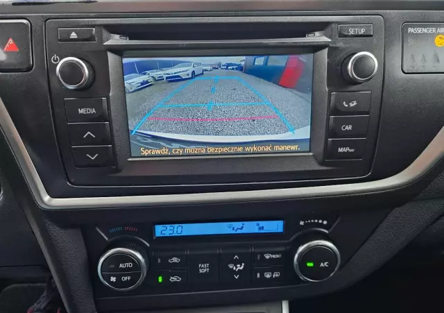 TOYOTA Auris Hybrid 135 Prestige