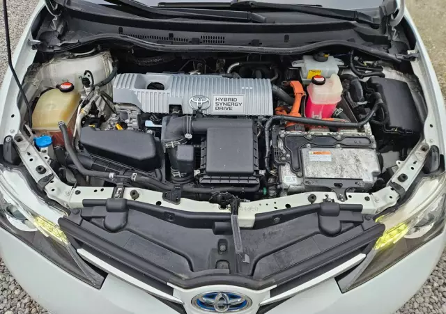 TOYOTA Auris Hybrid 135 Prestige