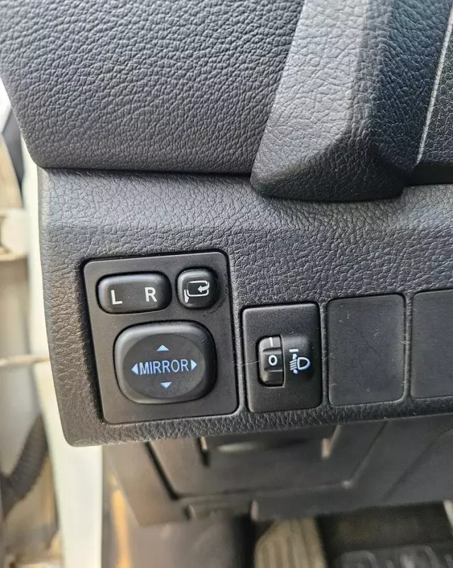 TOYOTA Auris Hybrid 135 Prestige