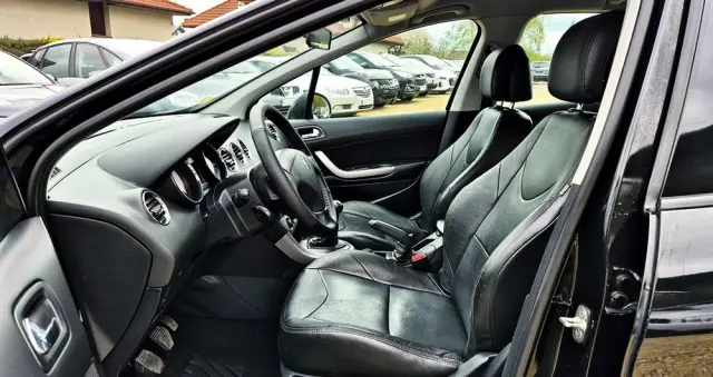 PEUGEOT 308 1.6 Premium Plus
