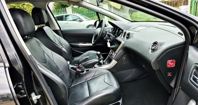 PEUGEOT 308 1.6 Premium Plus