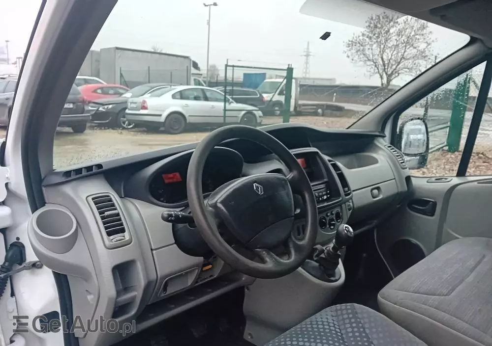 RENAULT Trafic 
