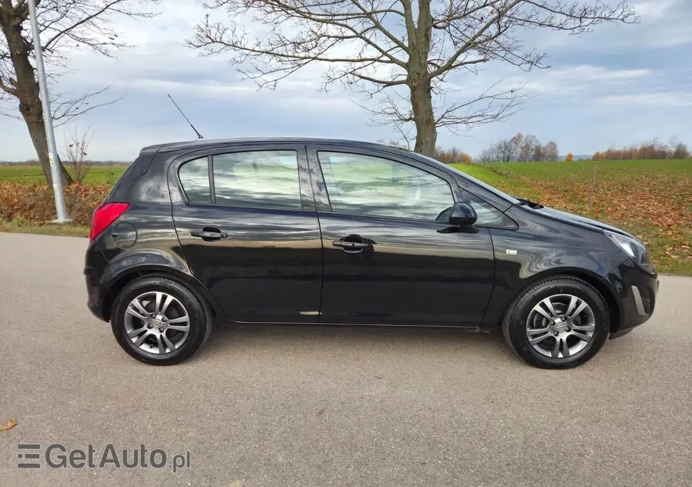 OPEL Corsa 1.2 16V Color Edition