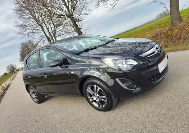 OPEL Corsa 1.2 16V Color Edition