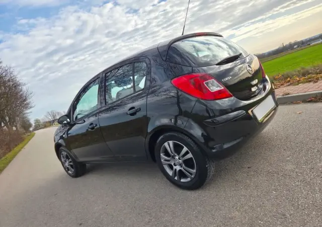 OPEL Corsa 1.2 16V Color Edition
