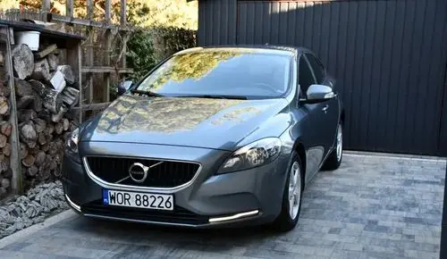 VOLVO V40 