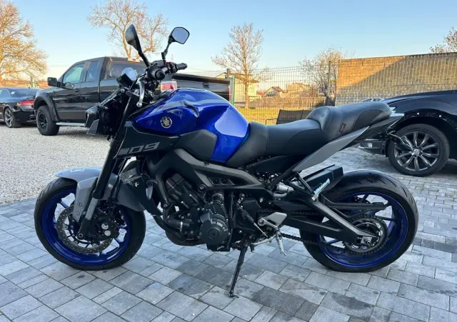 YAMAHA MT 
