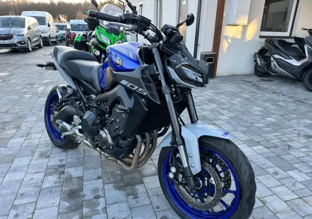 YAMAHA MT 