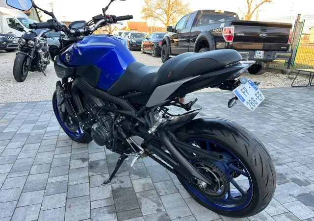YAMAHA MT 