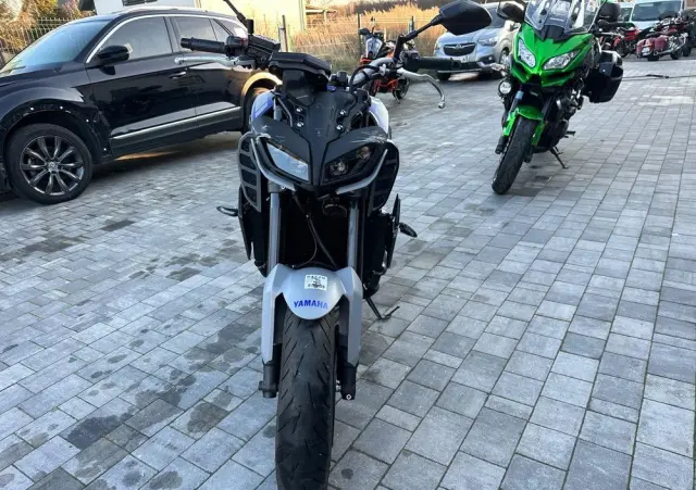 YAMAHA MT 